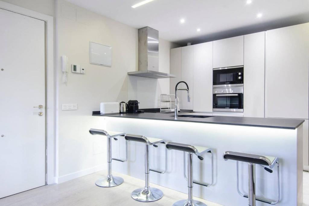 A kitchen or kitchenette at Minty Stay - 3 BD Lavapies