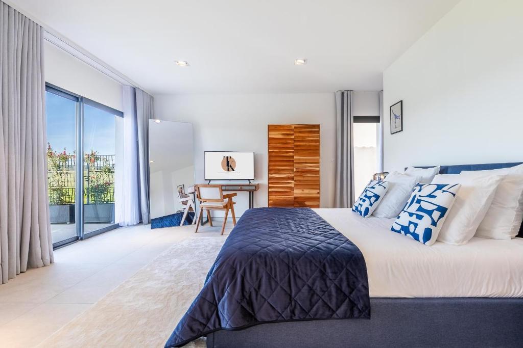 Royal Tiki Lodges - Chambres d'hôtes avec Piscine chauffée & SPA - Suite Deluxe Con Cama Extragrande