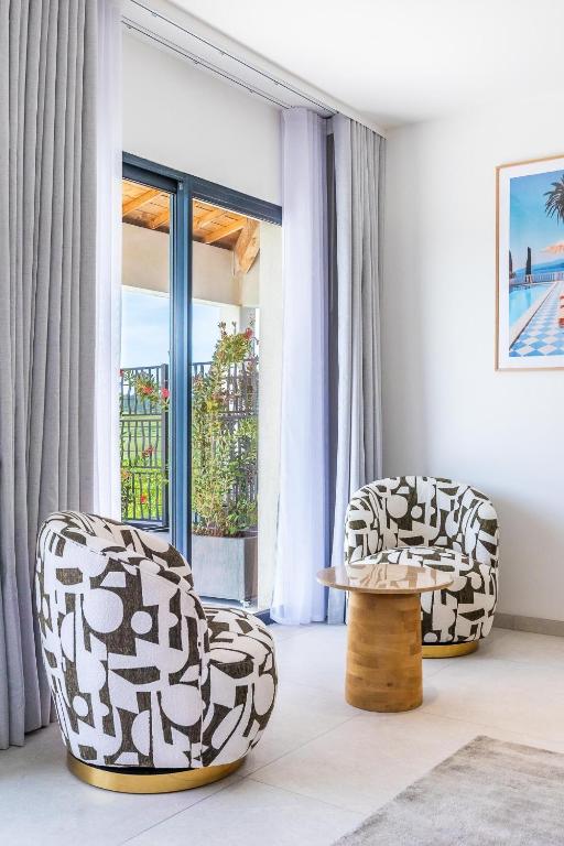 Royal Tiki Lodges - Chambres d'hôtes avec Piscine chauffée & SPA - Suite Deluxe Con Cama Extragrande