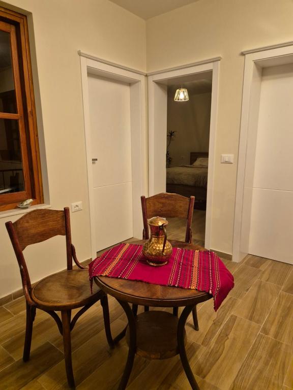 Posezení v ubytování Kurmaku Guesthouse - Historic Stay inside Elbasan Castle