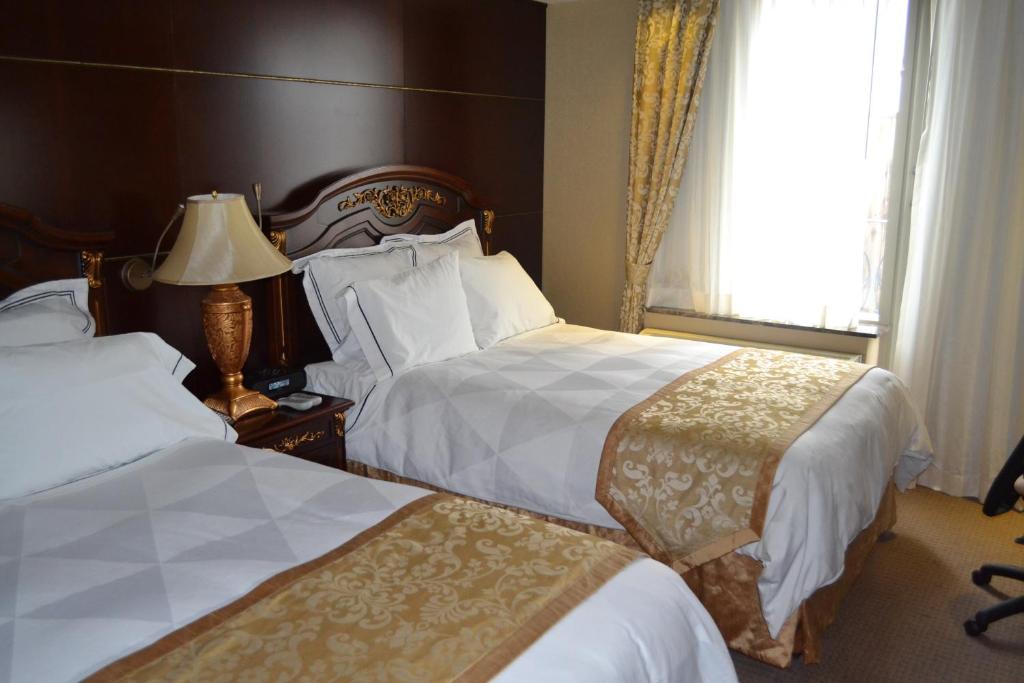 Postel nebo postele na pokoji v ubytování Radisson Hotel Toronto Airport West