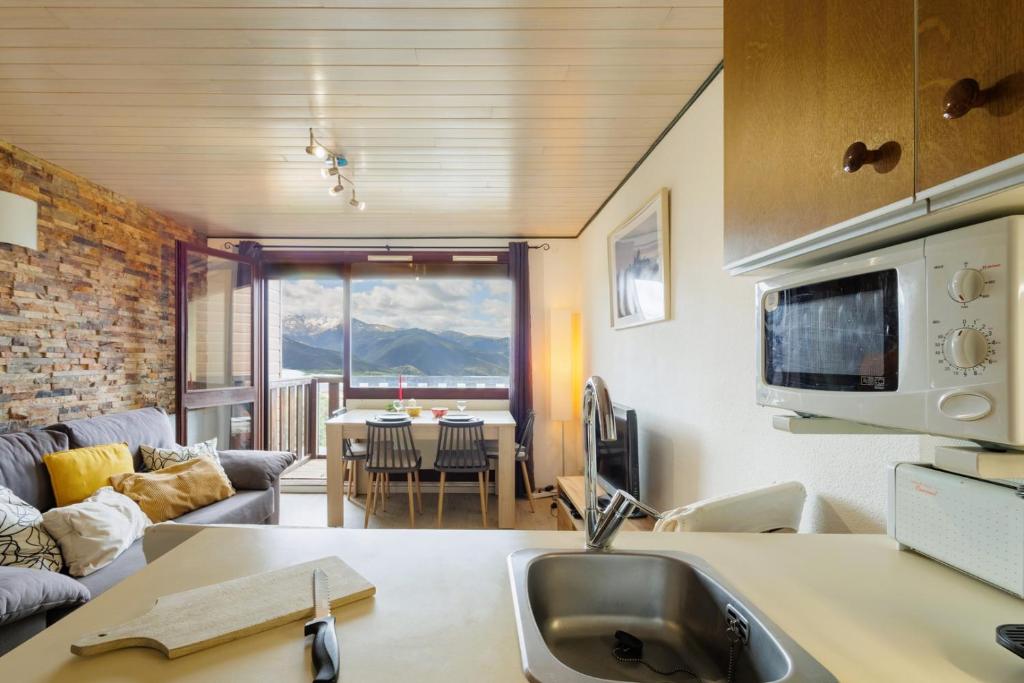 TV a/nebo společenská místnost v ubytování ANANA Balcon Cerdan