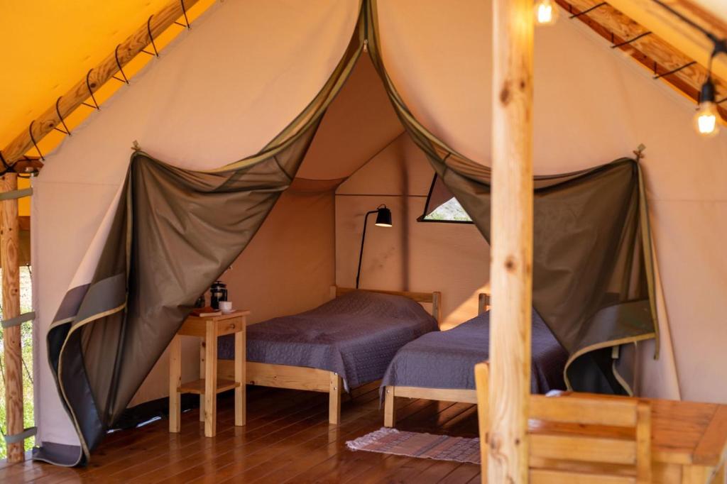 Postel nebo postele na pokoji v ubytování Glamping Salty Garden