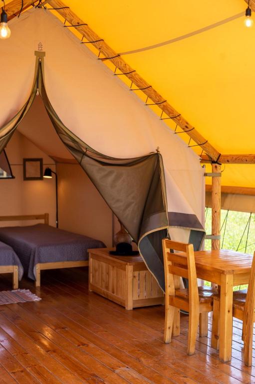 Postel nebo postele na pokoji v ubytování Glamping Salty Garden