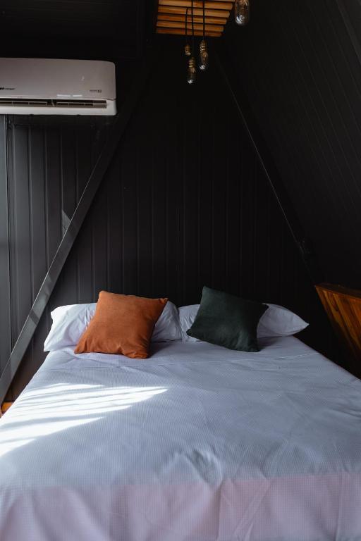Postel nebo postele na pokoji v ubytování Hotel Coyote