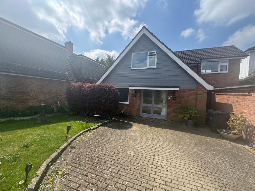 a house with a brick driveway in the yard at 3 Bed with parking, ideal for families in Marlow