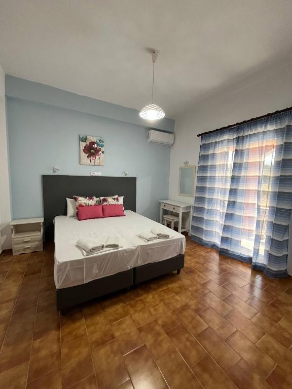 Postel nebo postele na pokoji v ubytování Aris Paschalia Studios