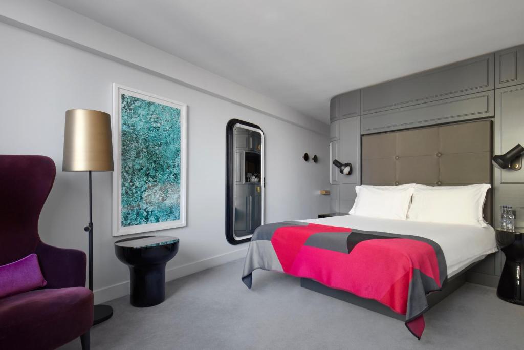 Postel nebo postele na pokoji v ubytování Sea Containers London