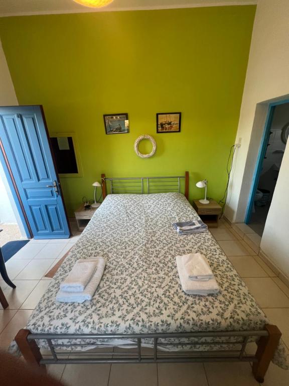 Postel nebo postele na pokoji v ubytování Hotel Glaros Lipsi