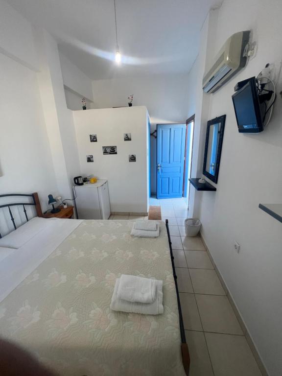Postel nebo postele na pokoji v ubytování Hotel Glaros Lipsi