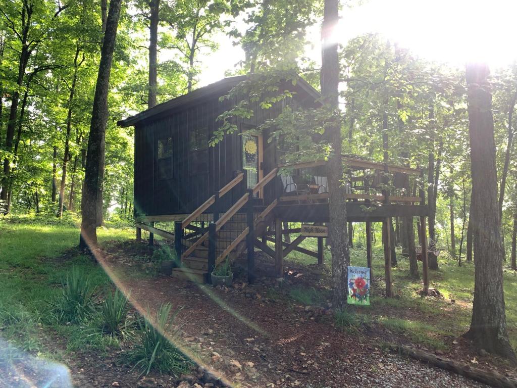 Fotografie z fotogalerie ubytování Off-Grid High Noon Cabin in the Woods v destinaci Mountain View