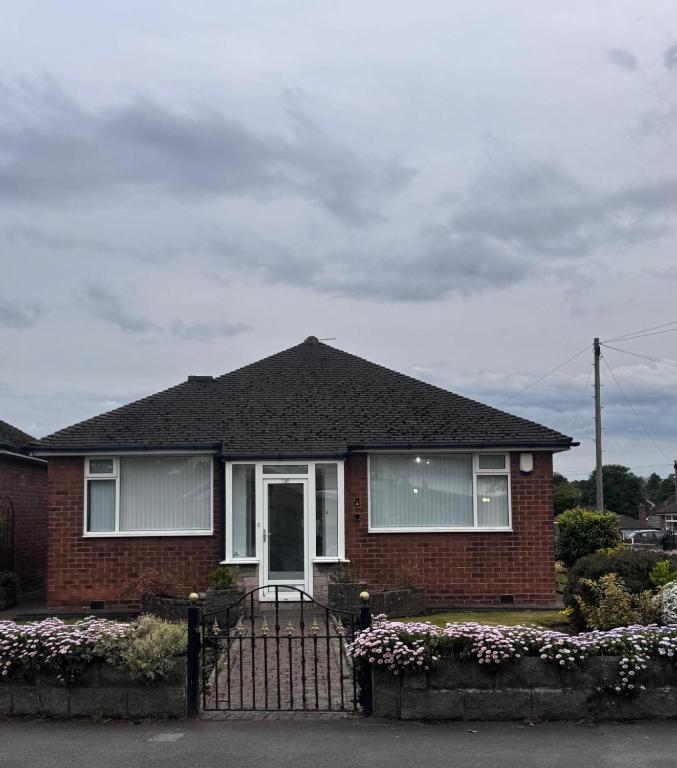 Gallery image of 230 Councillor Lane in Cheadle