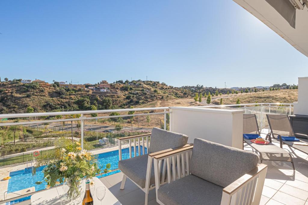 Bazén v ubytovaní Apartment La Cala With Pool - Happy Rentals alebo v jeho blízkosti
