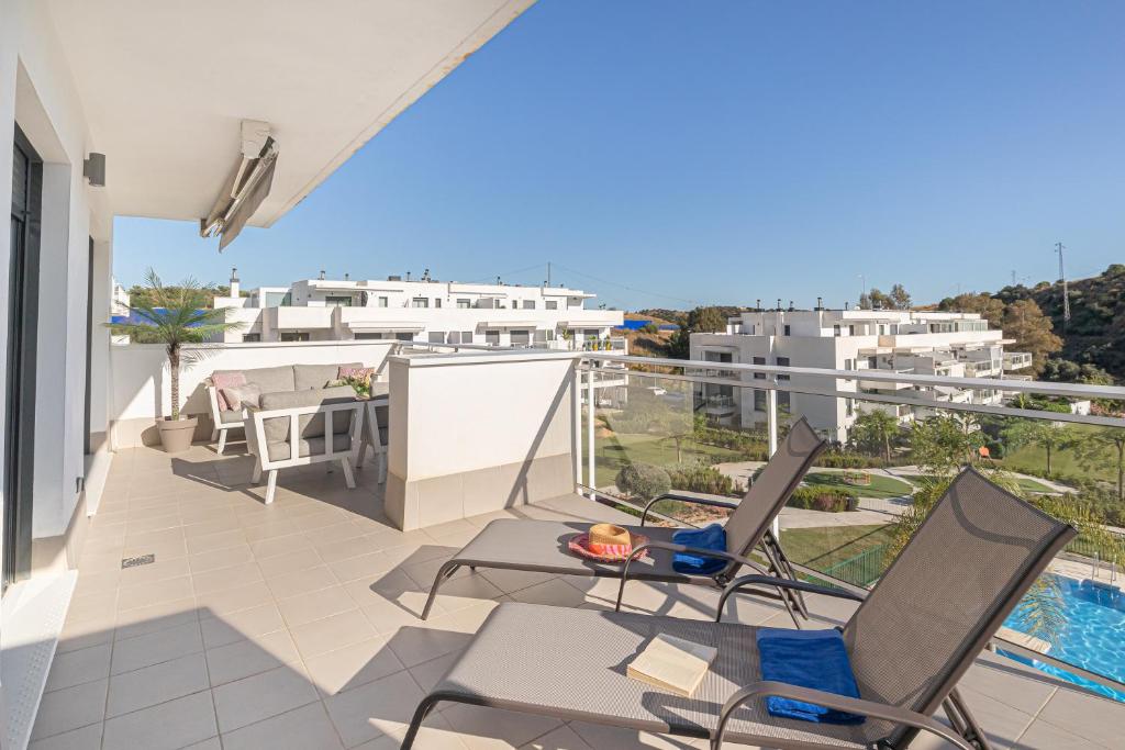 Balkón alebo terasa v ubytovaní Apartment La Cala With Pool - Happy Rentals