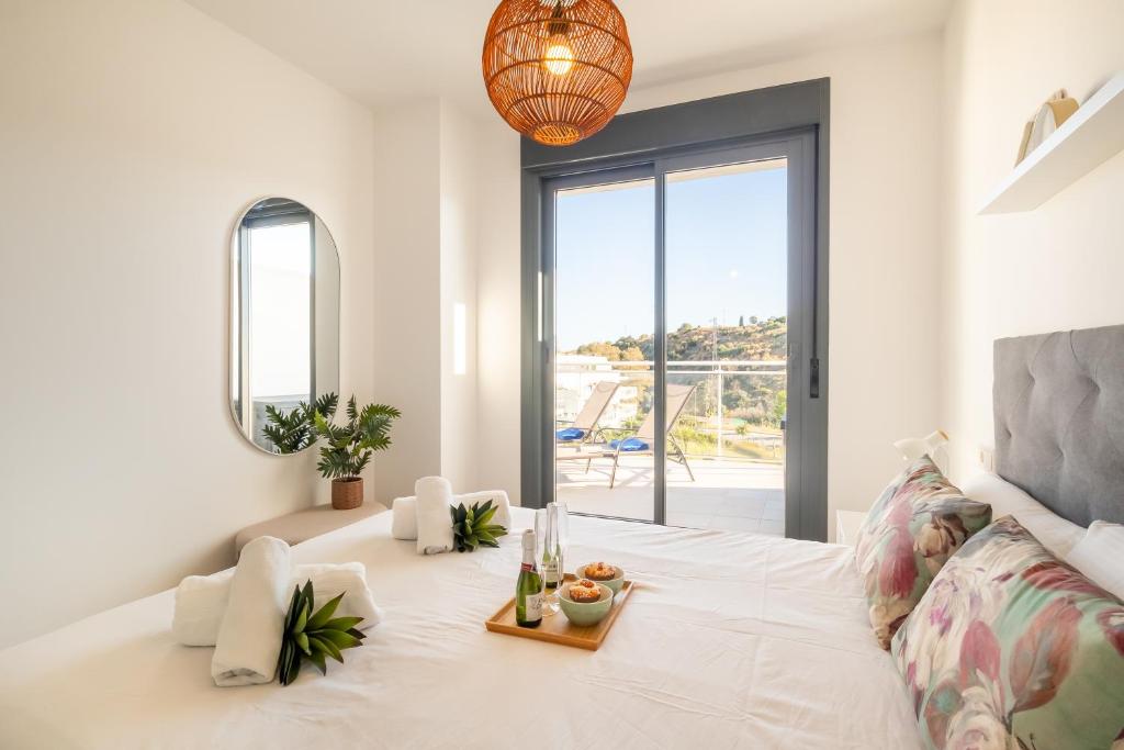 Posteľ alebo postele v izbe v ubytovaní Apartment La Cala With Pool - Happy Rentals