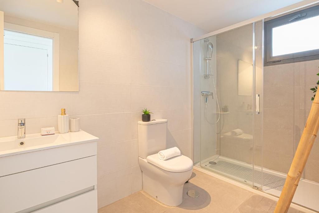 Kúpeľňa v ubytovaní Apartment La Cala With Pool - Happy Rentals