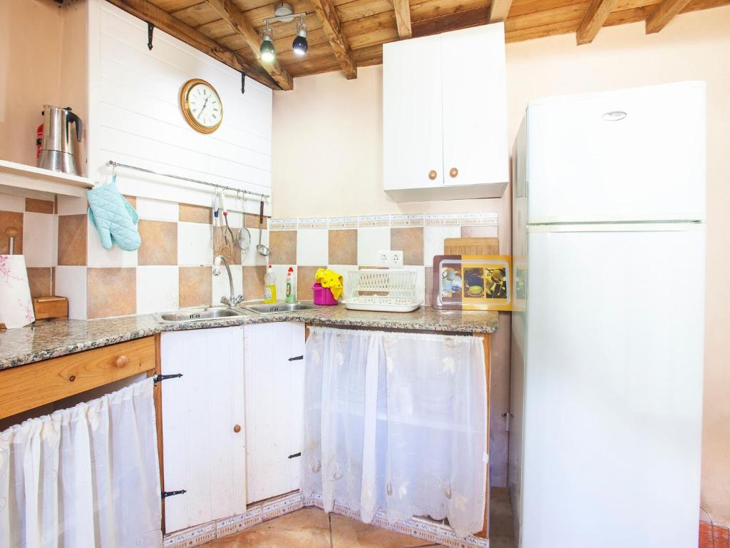 Kuchnia lub aneks kuchenny w obiekcie Traditional Apartment in Ribeira Sacra with Garden