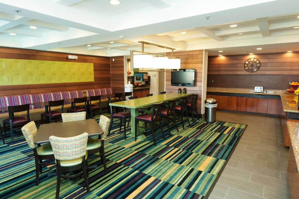 Kuchyň nebo kuchyňský kout v ubytování Fairfield Inn St. George
