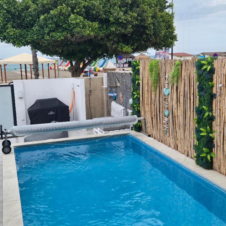 Бассейн в Casa de Almano - Torremolinos direct on beach или поблизости