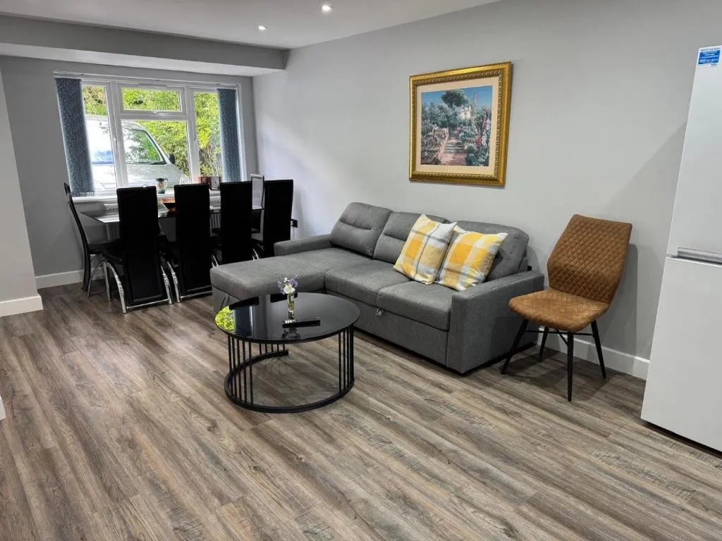 Modern Apartment Near Birmingham