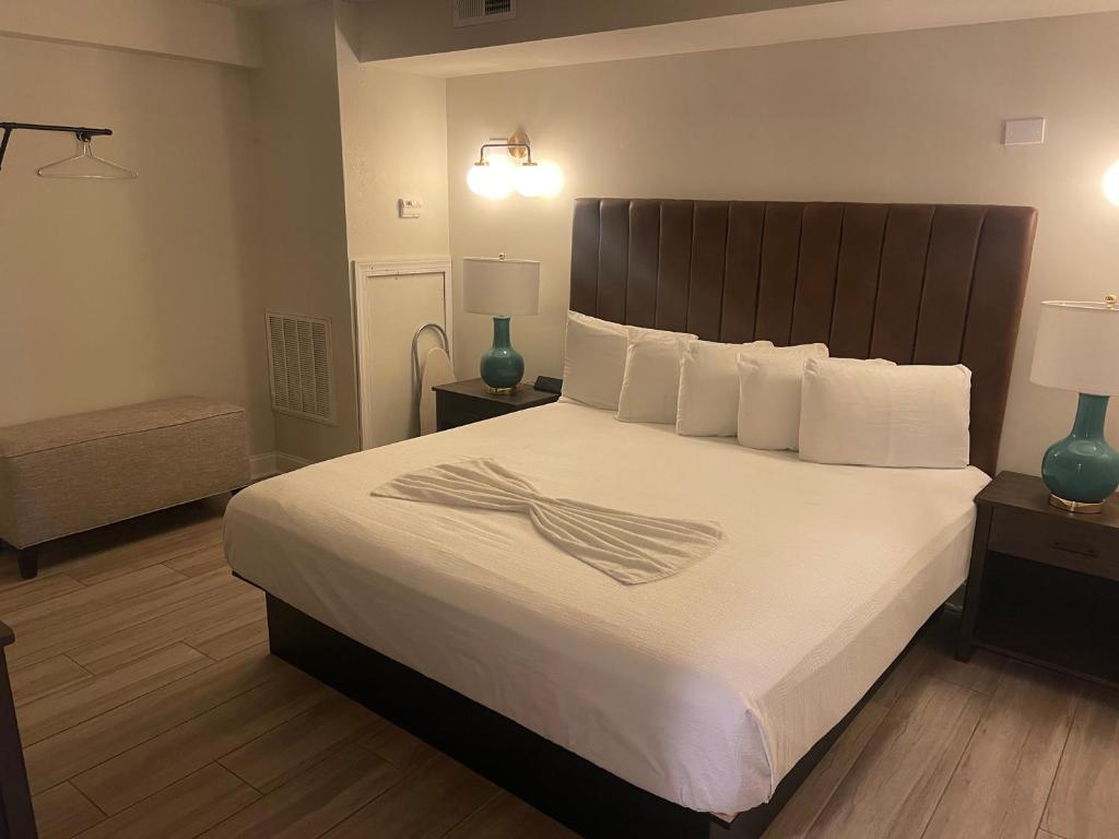 Postel nebo postele na pokoji v ubytování Montego Bay Resort