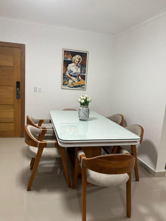 a dining room with a white table and chairs at Residencial JL Francia II in Ensanche Savica de Mendoza