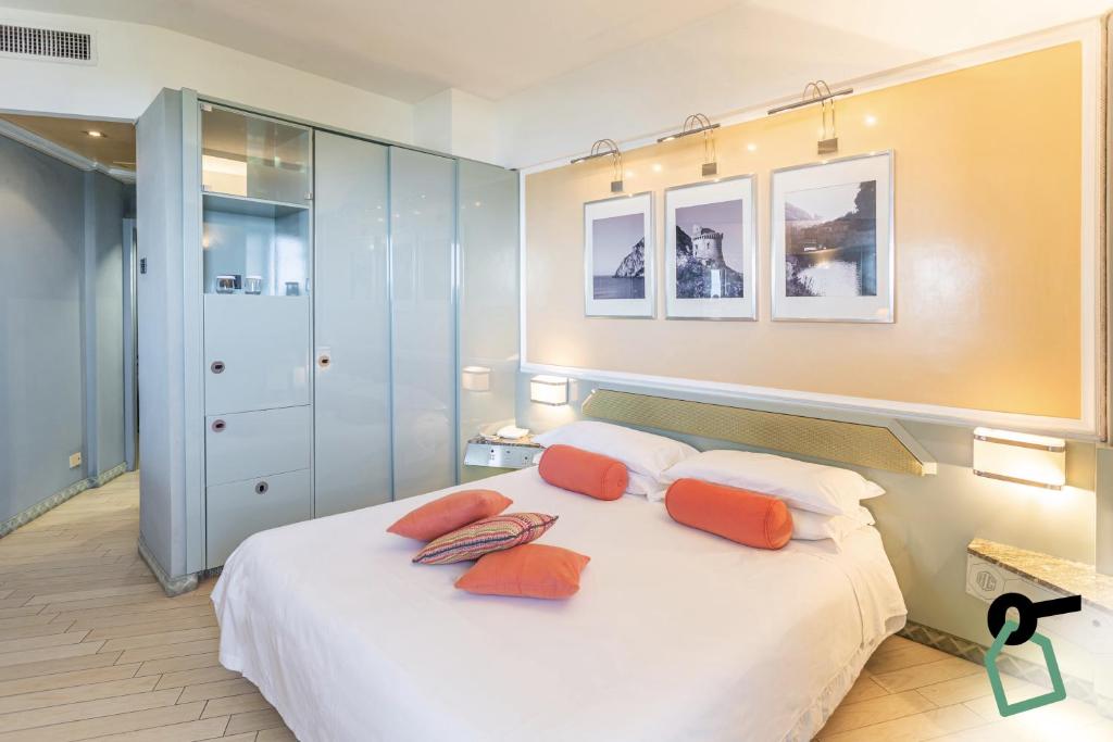 Postel nebo postele na pokoji v ubytování HOTIDAY Room Collection - Circeo