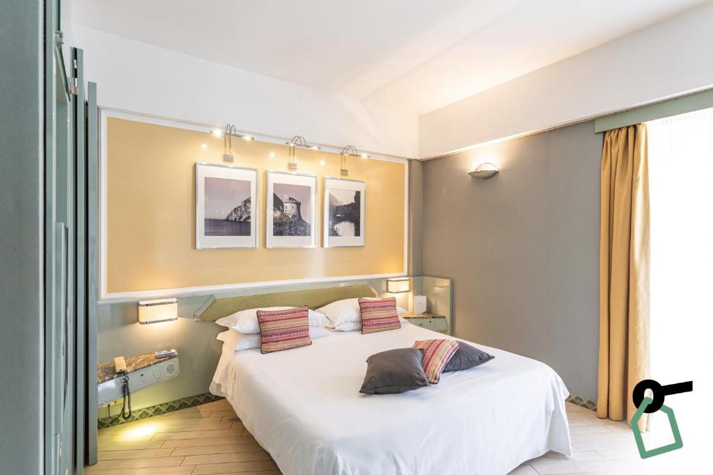 Postel nebo postele na pokoji v ubytování HOTIDAY Room Collection - Circeo