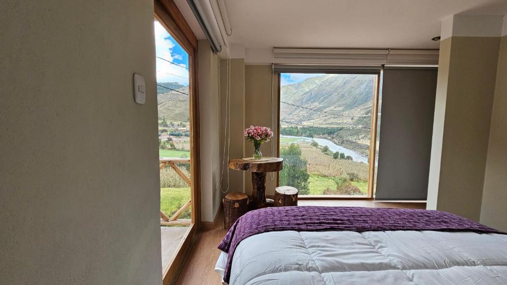 Nespecifikovaný výhled na hory nebo výhled na hory při pohledu z hotelu