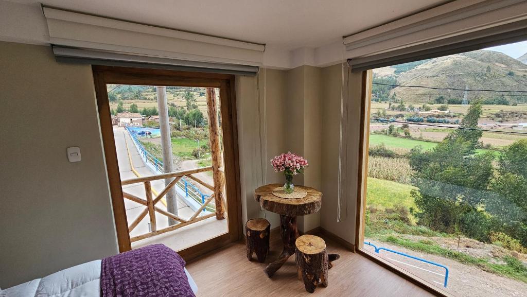 Nespecifikovaný výhled na hory nebo výhled na hory při pohledu z hotelu