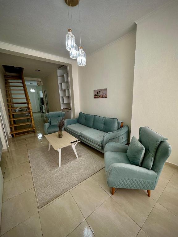 Posezení v ubytování BR's New Bazaar Villa