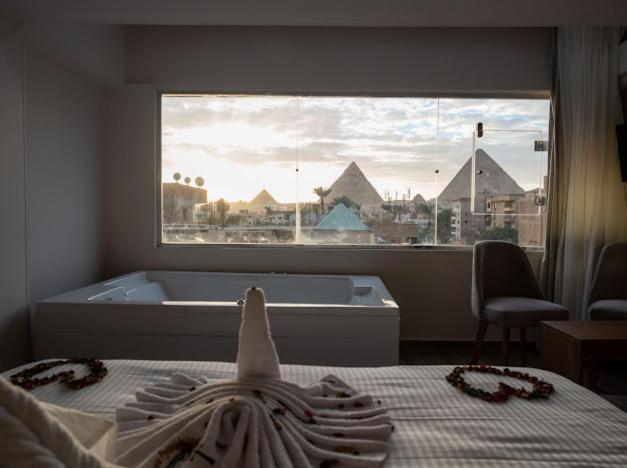 Postel nebo postele na pokoji v ubytování Tuya pyramids hotel