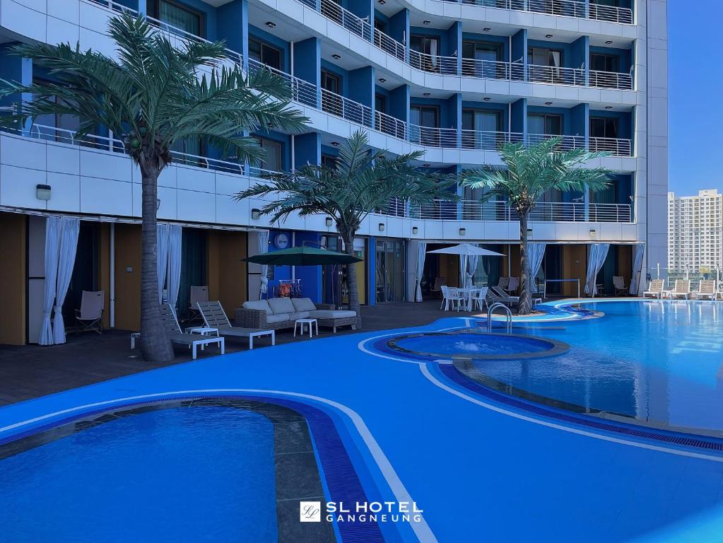 Bazén v ubytování SL Hotel Gangneung nebo v jeho okolí