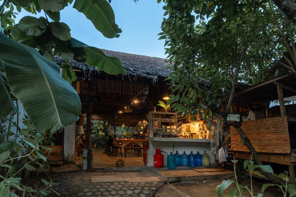 Nespecifikovaný výhled na hory nebo výhled na hory při pohledu z hostelu