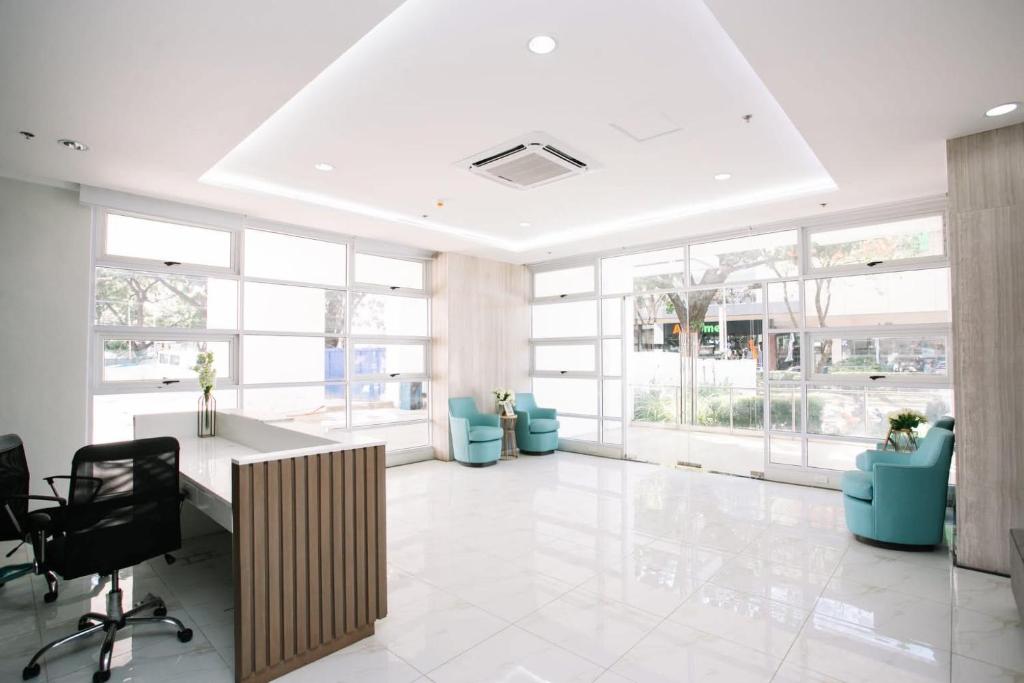 Posezení v ubytování 11F Condo at The Loop Tower Limketkai Center CDO