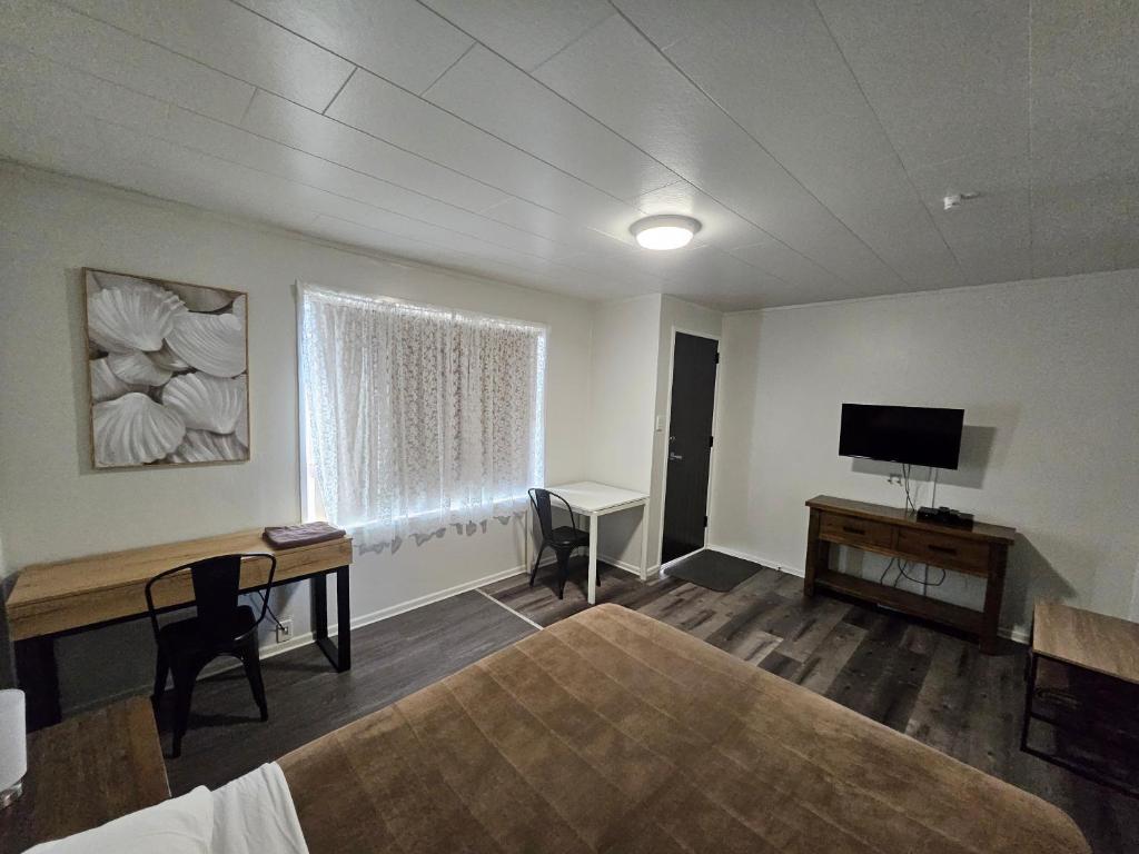 TV a/nebo společenská místnost v ubytování Rockfield Motel