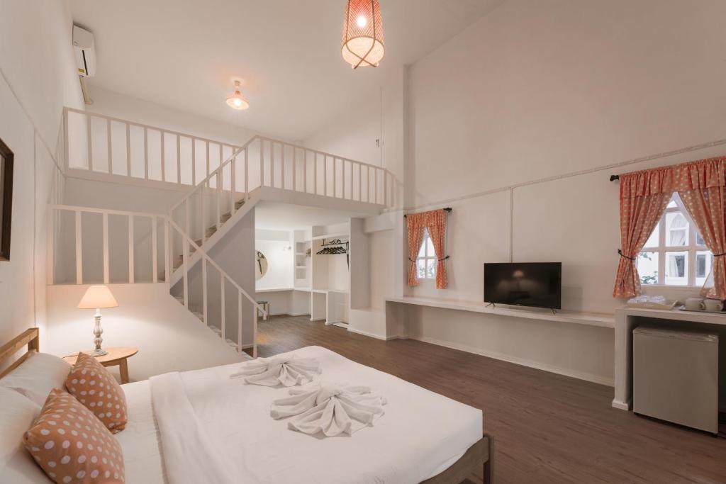 Villa La Flora Kaeng Krachan - Family Room With Pool Access