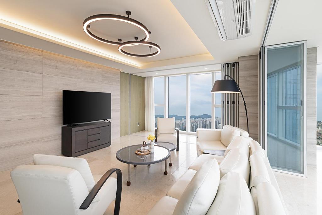 TV a/nebo společenská místnost v ubytování LCT Residence The Vine Haeundae