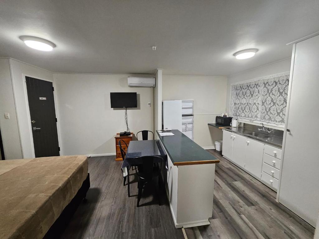Kuchyň nebo kuchyňský kout v ubytování Rockfield Motel