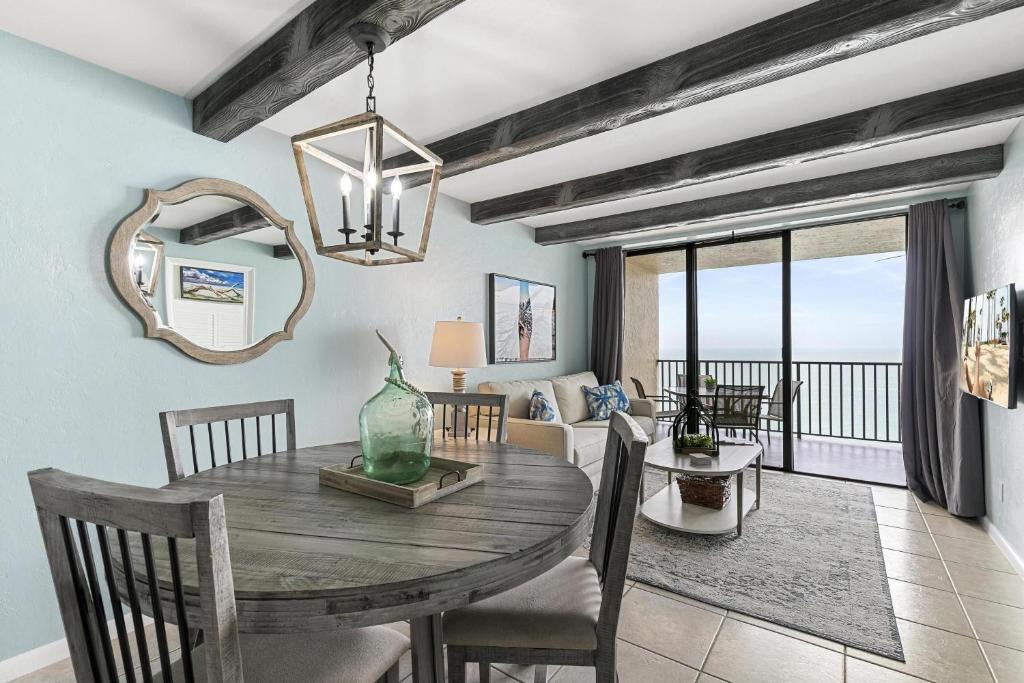 Curated visual reference: Visual Reference: New Listing Pristine Cozy Ocean Penthouse Condo Marco Island Updated