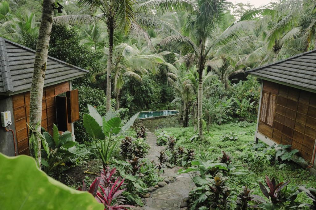 Aed väljaspool majutusasutust Bali Secret Jungle