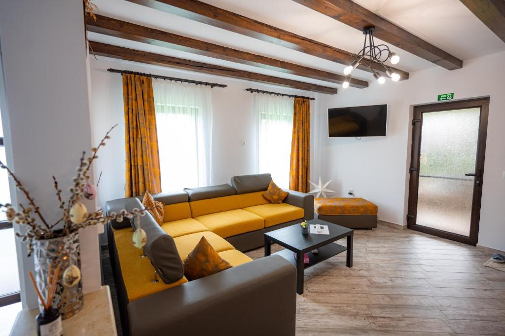 TV a/nebo společenská místnost v ubytování ViiLa TO