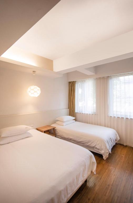 Postel nebo postele na pokoji v ubytování Xiamen Gulangyu Heitan Hotel