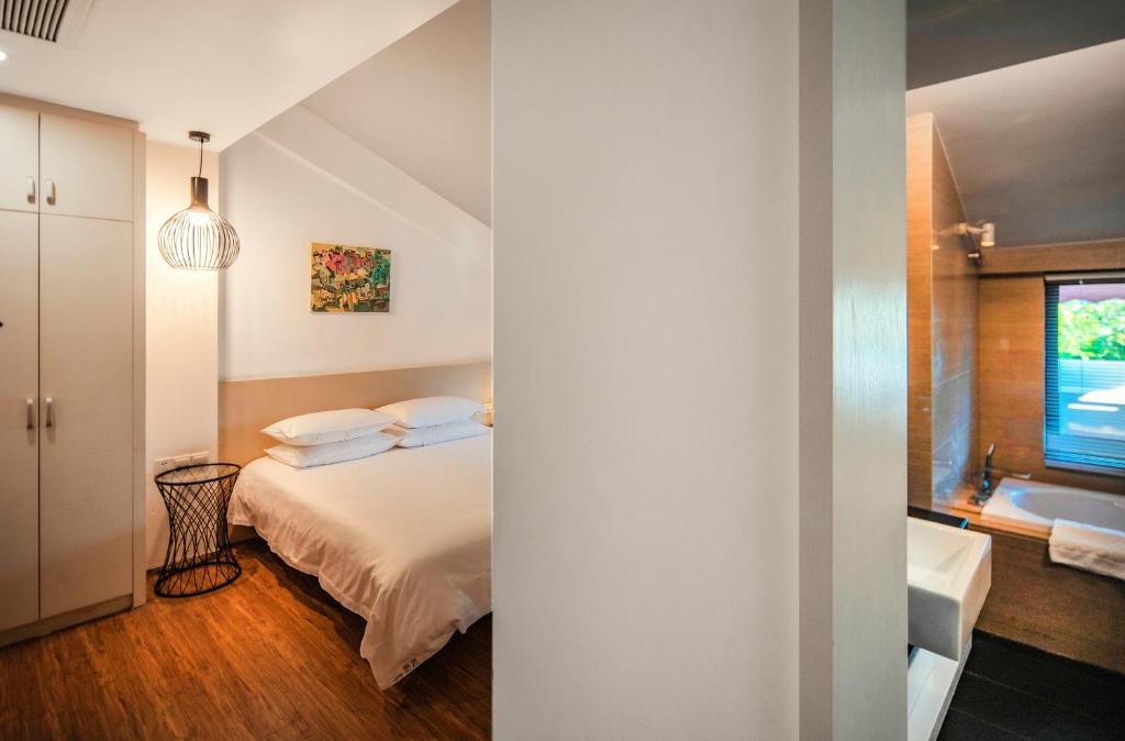 Postel nebo postele na pokoji v ubytování Xiamen Gulangyu Heitan Hotel