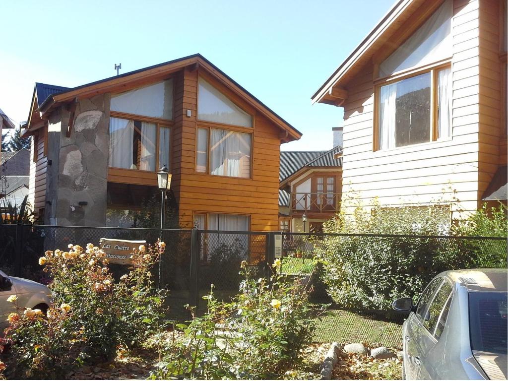 a house with a fence in front of it at Las Cuatro Estaciones in San Martín de los Andes