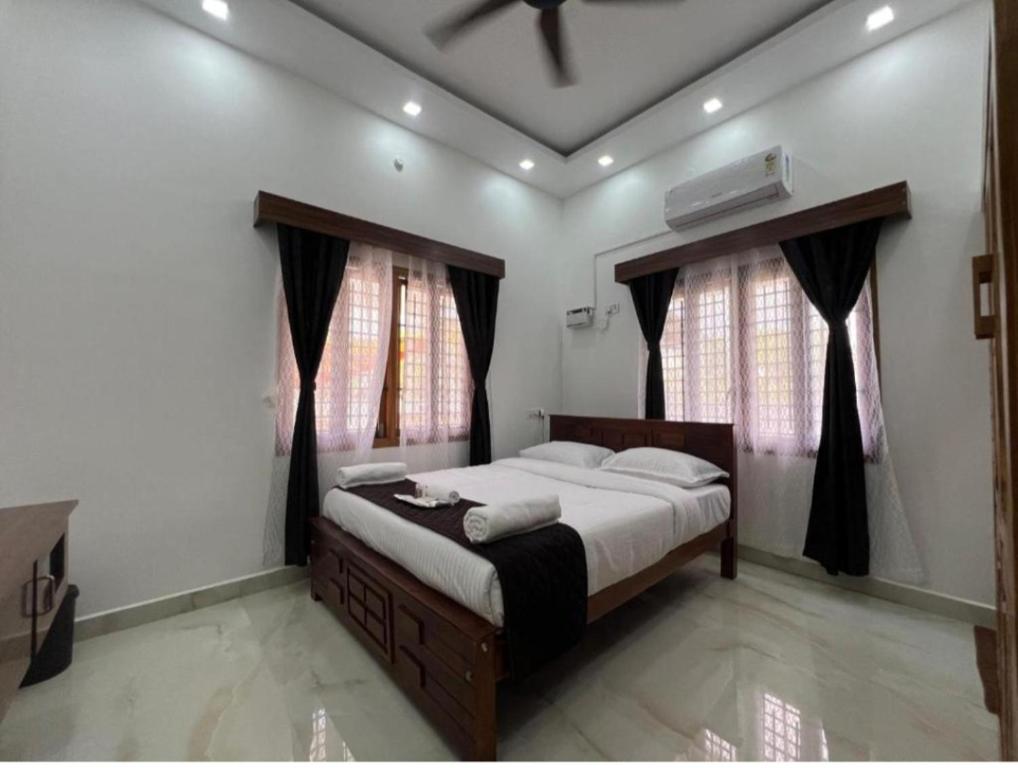 Кровать или кровати в номере Hexahub Homestay and Hospitality Services Near Trichy Airport