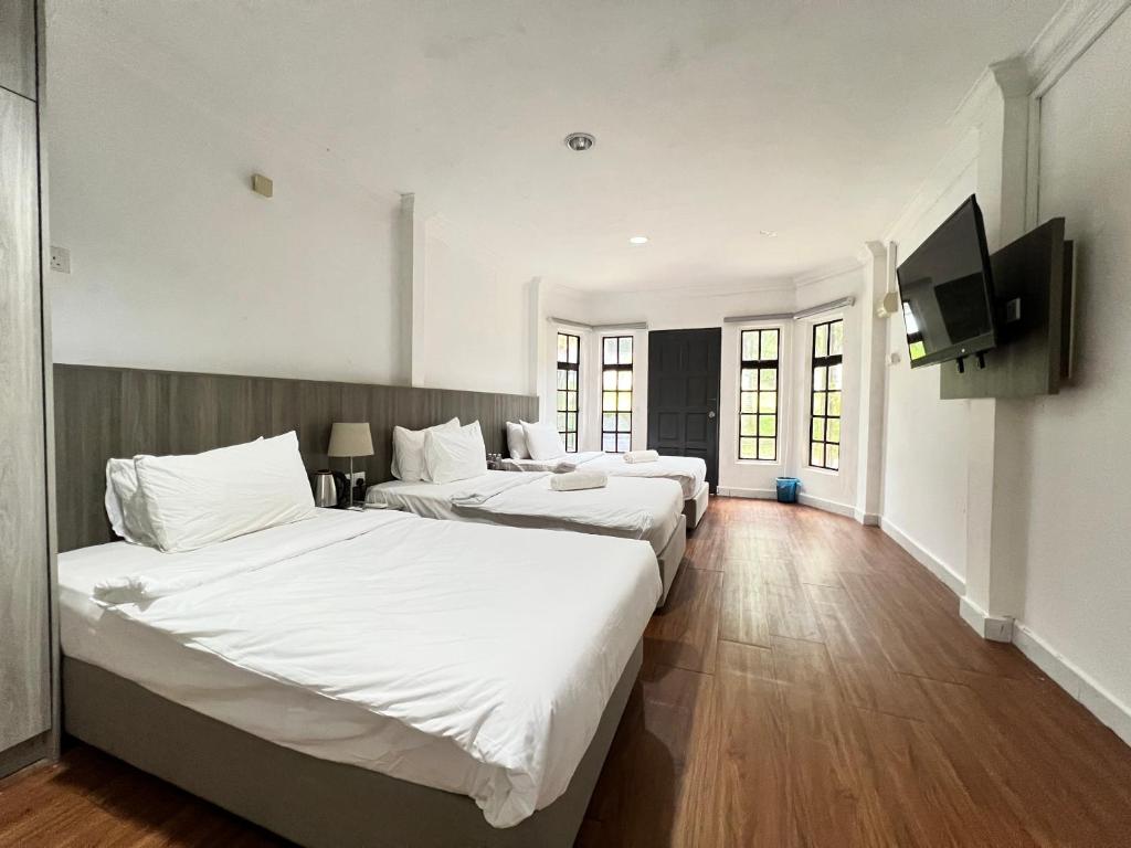 LiLLA Hilltop Retreat - Janda Baik - Deluxe Triple Room