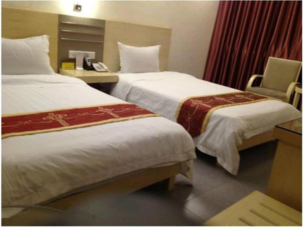 Postel nebo postele na pokoji v ubytování Guang Dong Hotel
