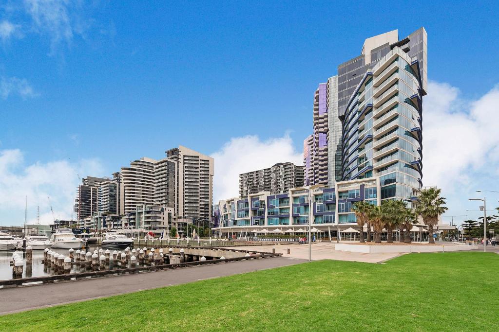 a city skyline with tall buildings and a park at Docklands Private Collection - NEWQUAY in Melbourne