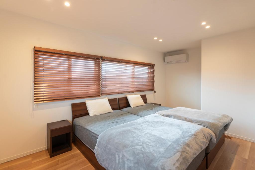 Ένα ή περισσότερα κρεβάτια σε δωμάτιο στο -Mova Villa Koshi Sekisui 1-近阿蘇 熊本城 各類溫泉 台積電 合志獨棟民宿 體驗當地生活